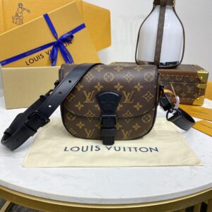 Louis Vuitton Montsouris Messenger PM​ M47060