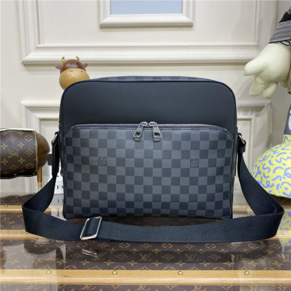 Louis Vuitton Dayton Reporter MM
