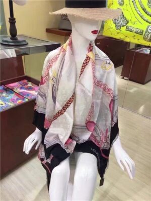 Louis Vuitton Chain Me Square Shawl
