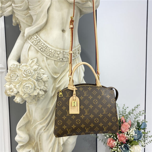 Louis Vuitton Petit Palais Monogram