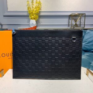 Louis Vuitton Discovery Pochette