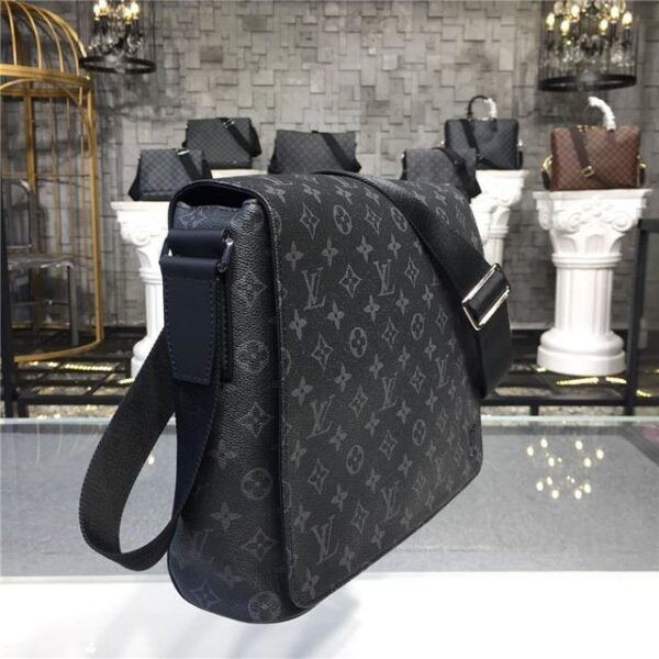 Louis Vuitton District MM